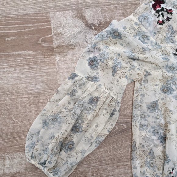 Zara Cream Flowy Embroidered Floral Romantic Peasant Blouse Size Small - Picture 12 of 15